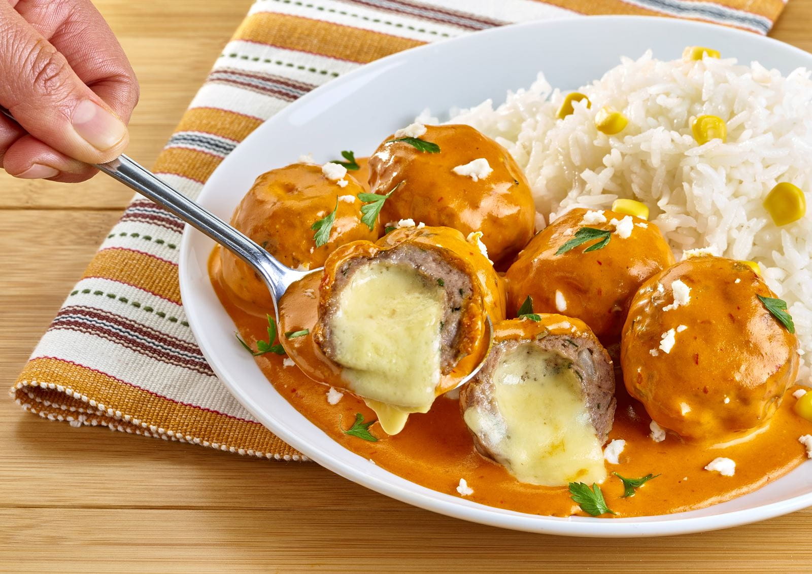 recipe image Albóndigas en salsa cremosa de guajillo